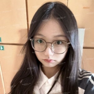 清纯颜反差眼镜娘@清水 尺度视图合集[365M]