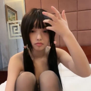 粉嫩白虎抖m@爸爸的喷水小母狗 尺度福利秀[6V/2.18G]